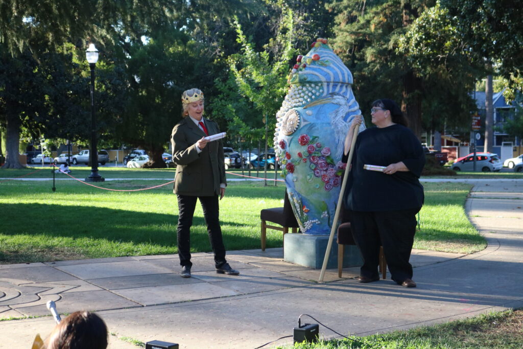 Actors on Stage for King Lear outside
